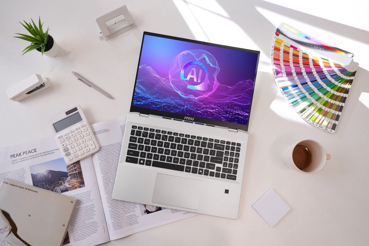 Laptop AI cho sinh viên được trang bị camera và âm thanh tối ưu hóa thông minh