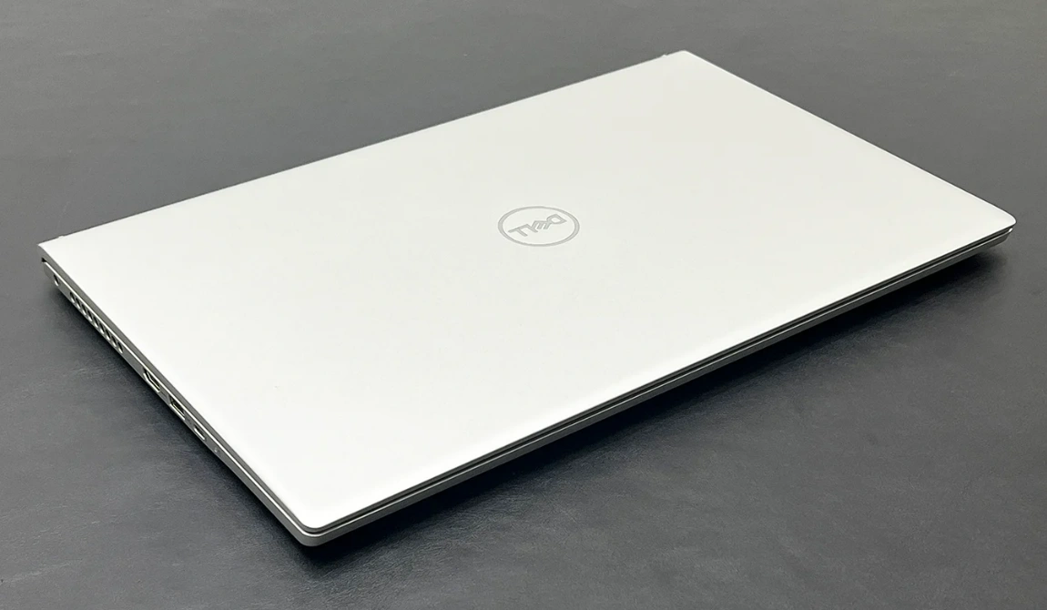 Laptop Dell 15.6 inch còn có độ bền cao "chuẩn" quân đội
