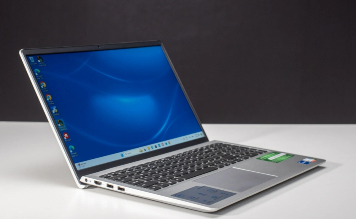 Laptop Dell Inspiron 3520 N5I5052W1 giá chưa đến 15 triệu là chiếc laptop mà sinh viên kinh tế, quản trị không nên bỏ qua