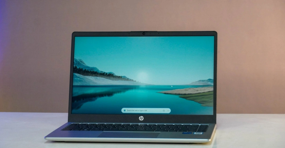 Laptop HP 240 G10 8U7D8PA là sự lựa chọn giá rẻ, phù hợp cho học sinh