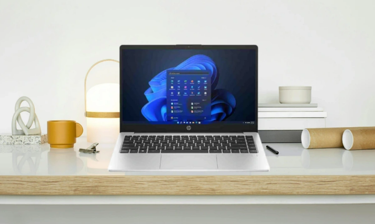 Laptop HP 240 G10 8U7D8PA