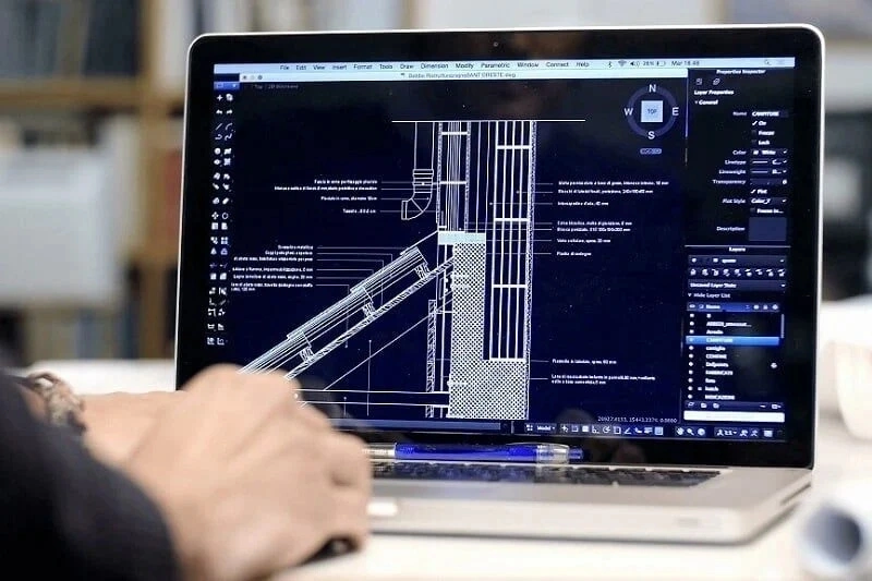 Sinh viên IT, kỹ thuật nên chọn laptop có thời lượng pin dài để sử dụng xuyên suốt ngày học