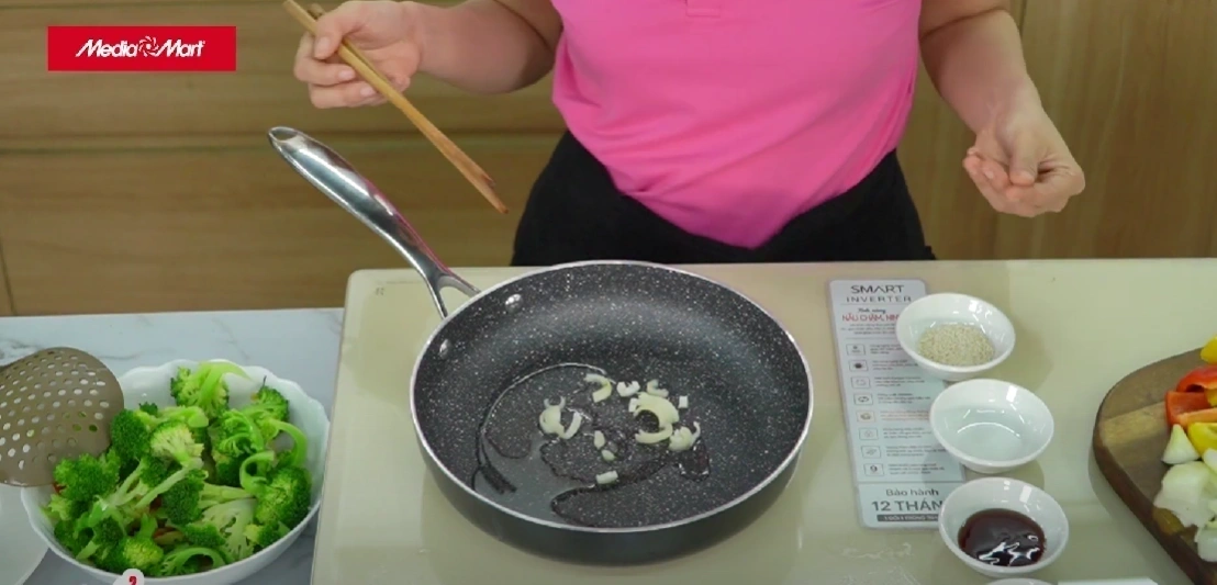 9 mức công suất, chế độ giữ ấm và chức năng Booster tiện lợi