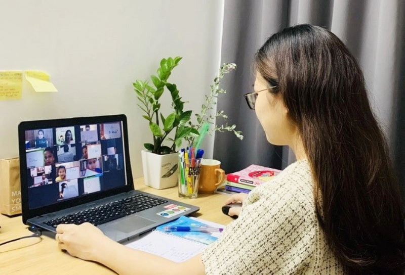 Có nên học tiếng Anh trên laptop không?