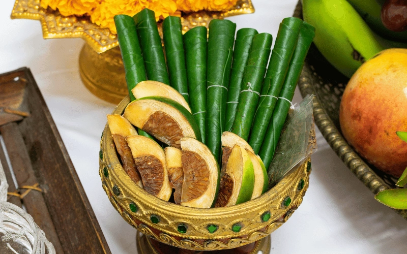 Hương, đèn, trầu cau cũng không thể thiếu trong lễ cúng Trung thu