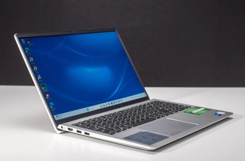 Laptop Dell Inspiron 3520 N5I5052W1