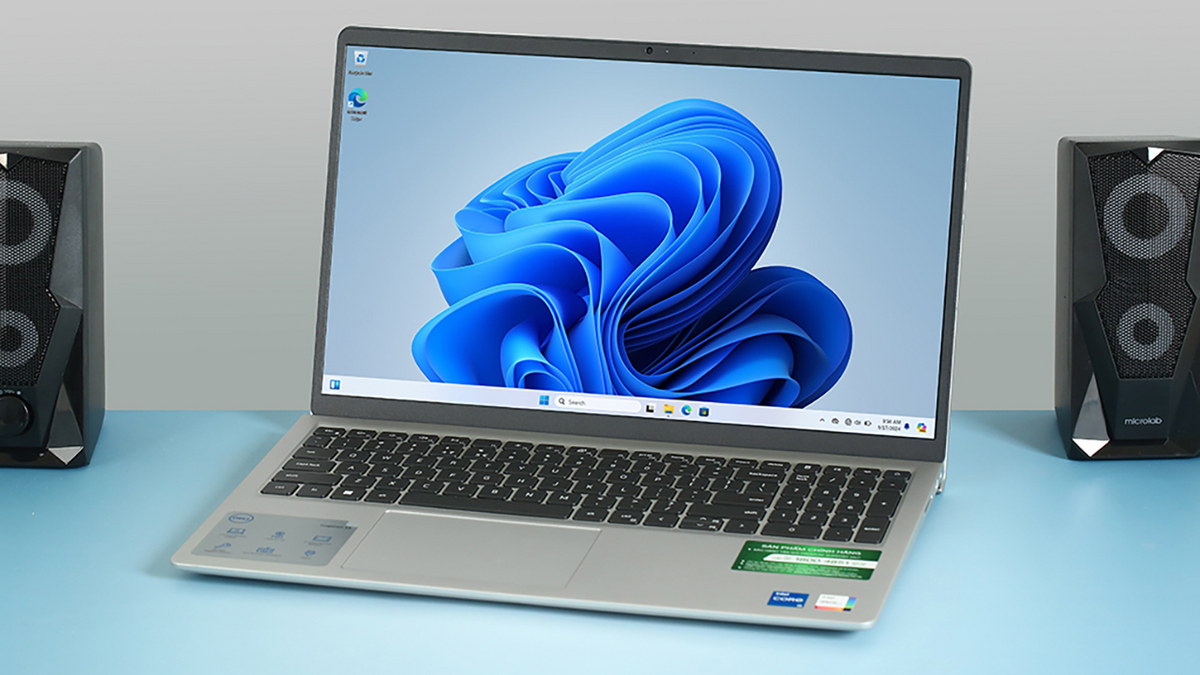 Laptop Dell Inspiron 3520 N5I5052W1 Bạc