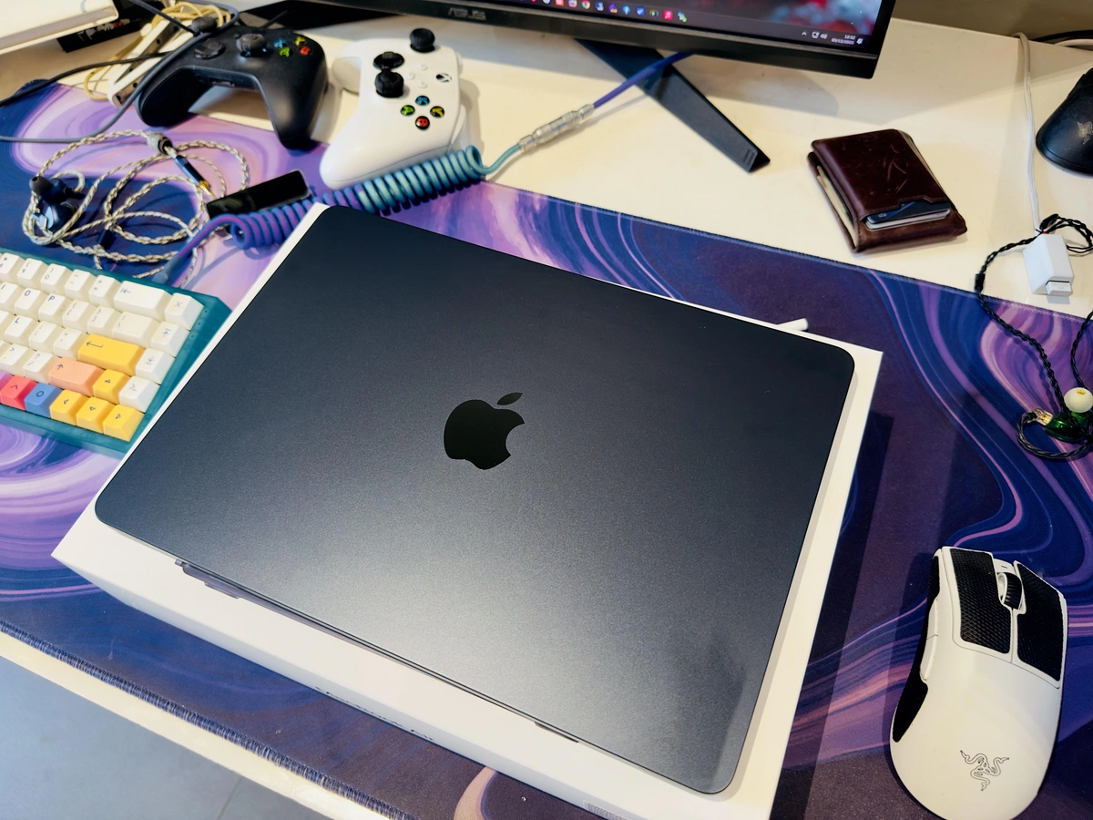 Macbook Air M4 là dòng laptop không thể bỏ qua khi đang tìm kiếm một chiếc laptop văn phòng pin trâu