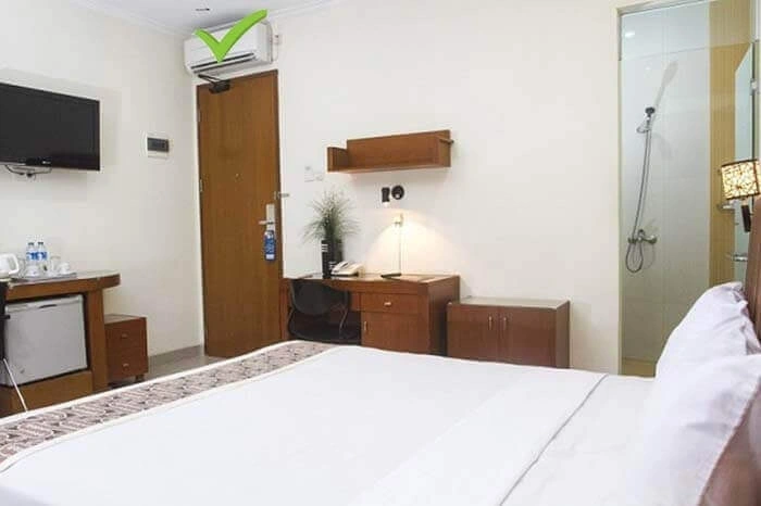 Nên lắp điều hòa phía trên hoặc 2 bên cửa sổ, cửa ra vào