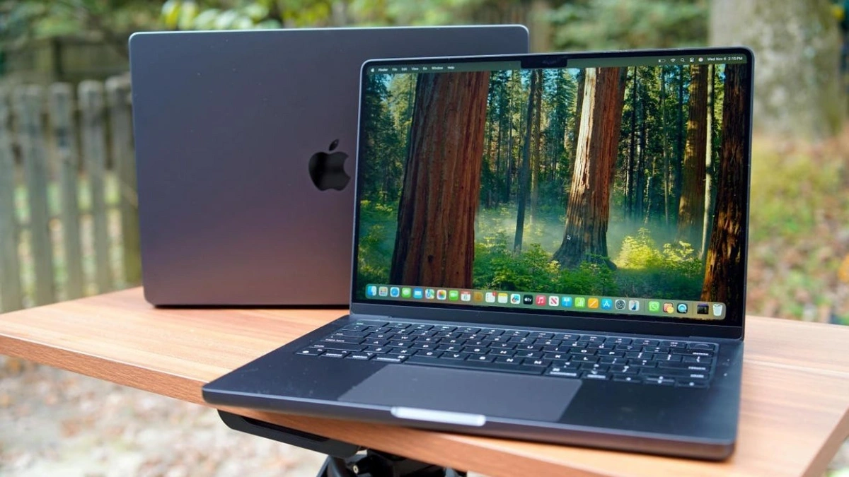 Ở phân khúc cao cấp, một chiếc laptop như MacBook sẽ giúp bạn xử lý nhiều tác vụ văn phòng phức tạp một cách trơn tru, ổn định
