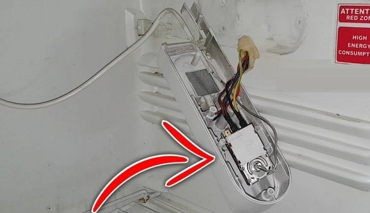 Rơ le nhiệt (thermostat) hoặc rơ le khởi động (relay) bị hỏng sẽ khiến tủ lạnh không chạy bình thường