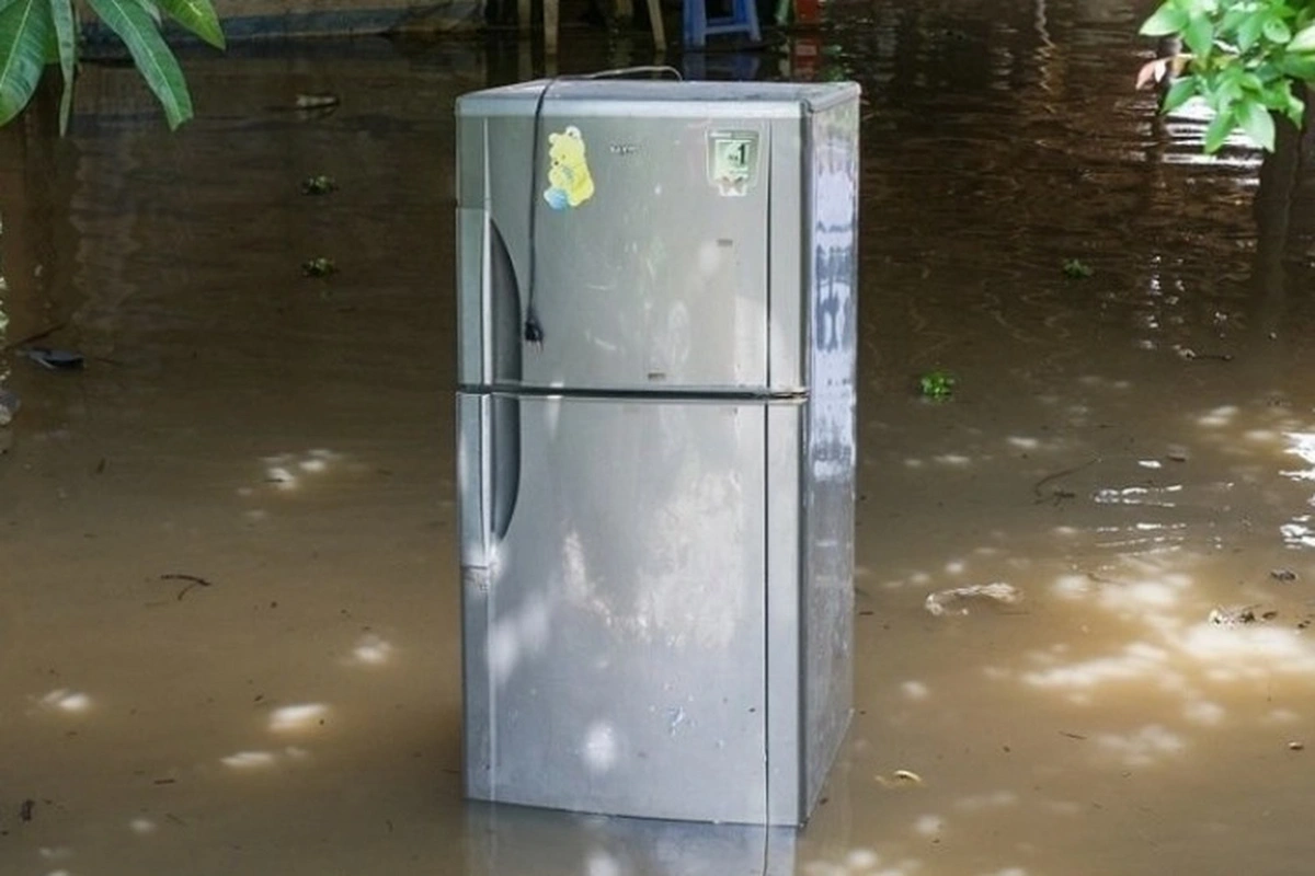 Tủ lạnh bị ngập nước có sao không?