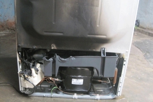 Tủ lạnh bị nước vào có thể dẫn đến chập cháy