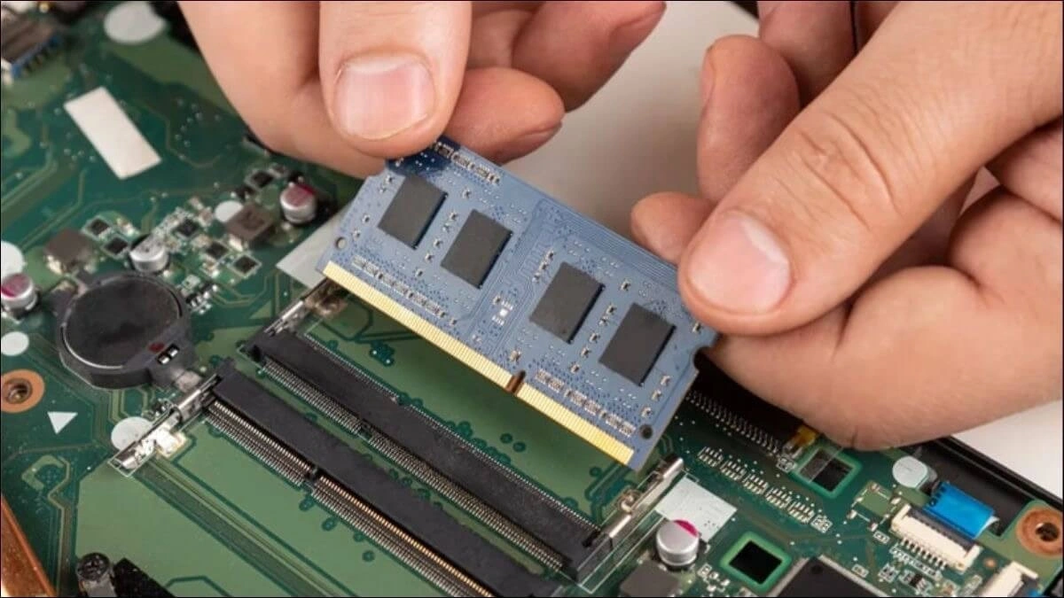 Cách chọn laptop cho sinh viên để có thể đa nhiệm mượt mà đó là RAM phải có dung lượng ít nhất 8GB