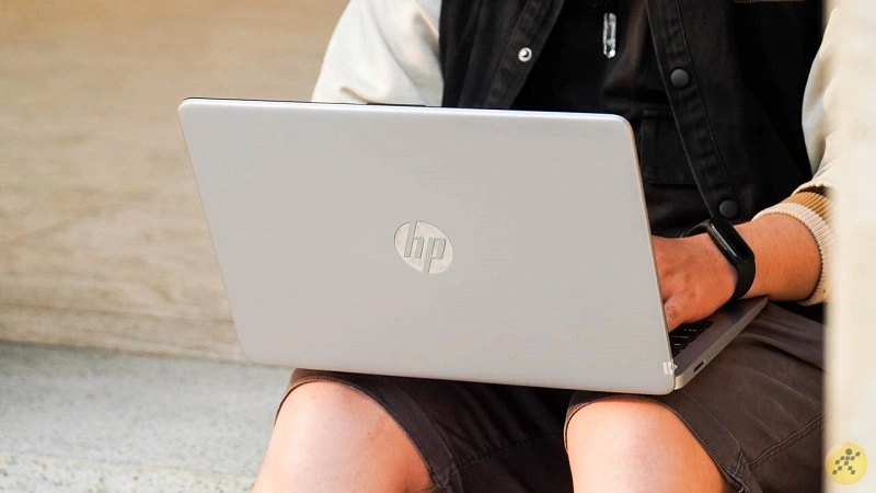 Có nên mua laptop cho sinh viên năm nhất?