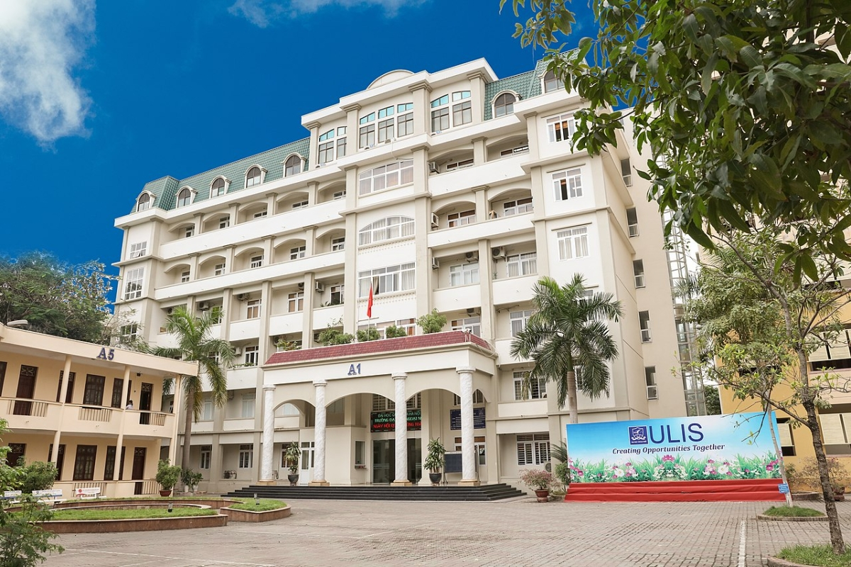 Đại học Ngoại ngữ (Đại học Quốc gia Hà Nội) là một trong những trường có điểm chuẩn ngành cao nhất cả nước