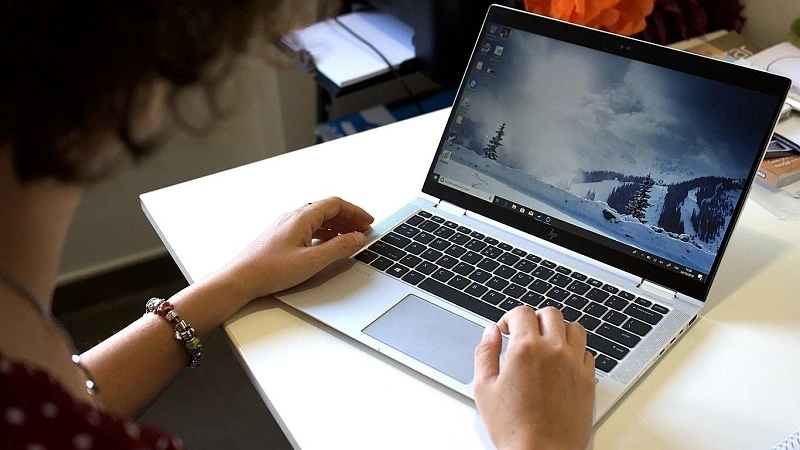 Học Y có cần laptop không?