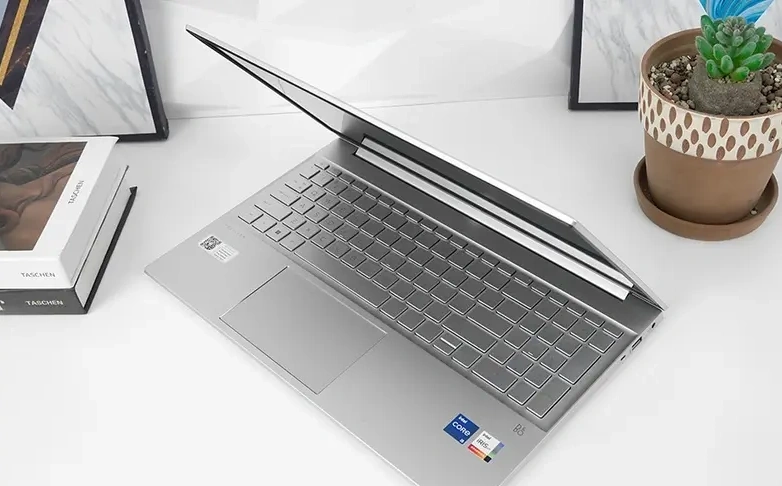 Laptop HP Pavilion 15-eg3112TU 8U6L9PA