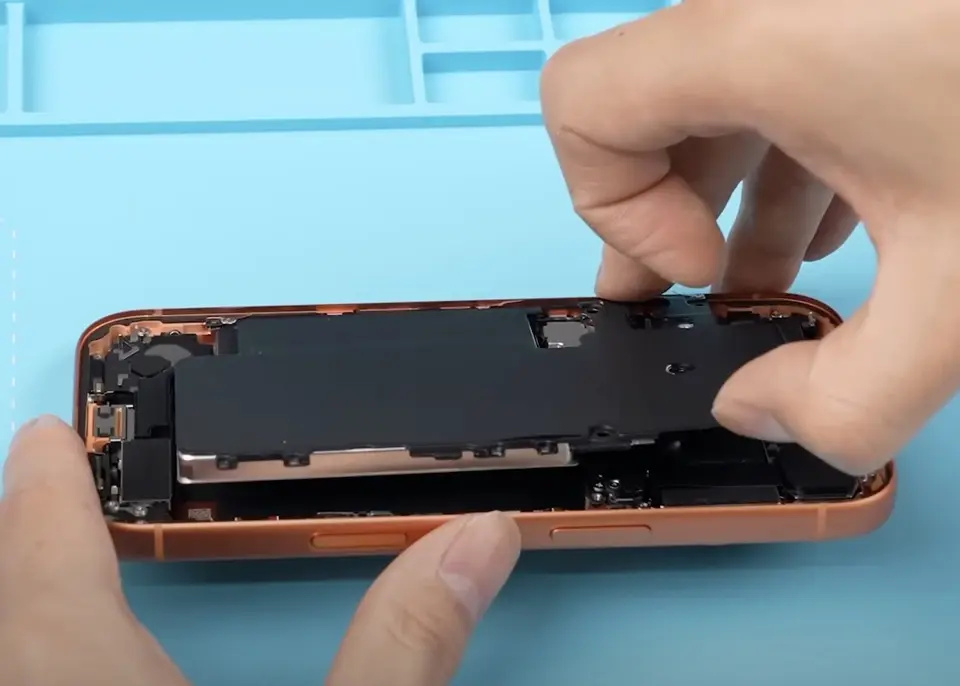 iPhone 17 có lợi thế pin lớn hơn nhờ eSIM