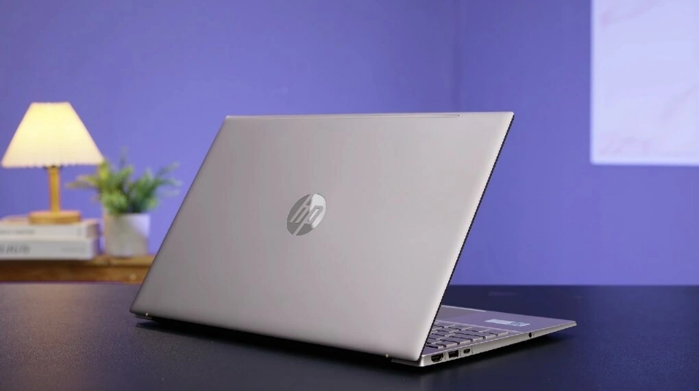 Laptop cho sinh viên báo chí HP Pavilion 15-eg3099TU 8C5M0PA