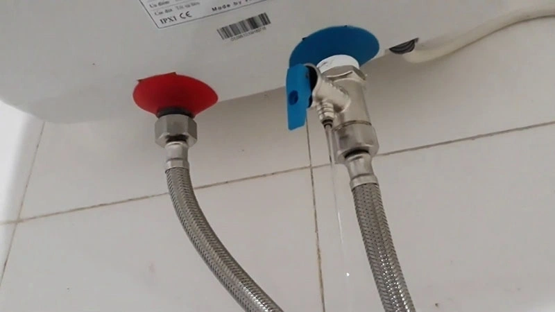 Bình nóng lạnh bị rỉ nước