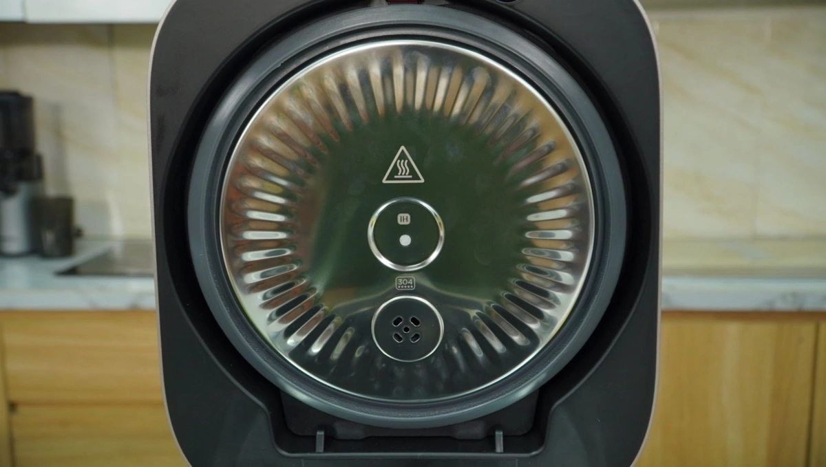 Tiện nghi vượt trội với xửng hấp và van thoát hơi thông minh