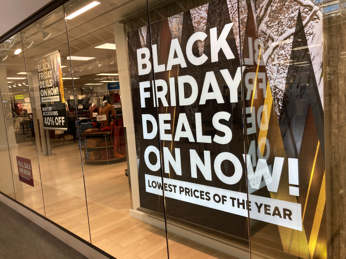 Chú ý săn hàng ngay trong giờ vàng dịp Black Friday