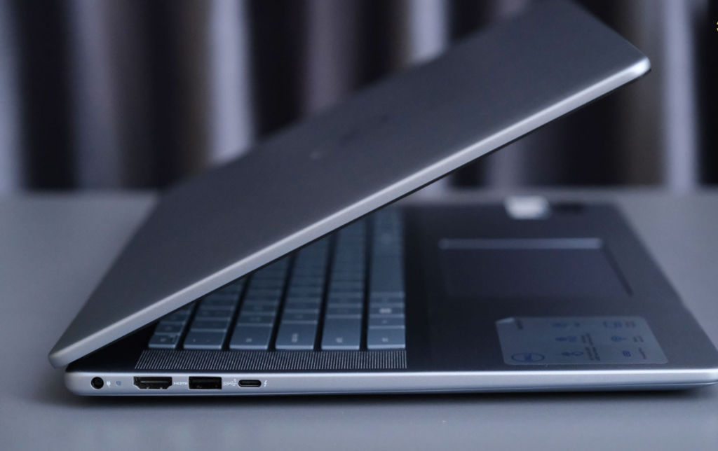 Cổng kết nối của Laptop Dell 16 Plus DB6U5387W1