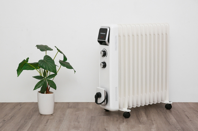 Khi vệ sinh máy sưởi dầu cần thao tác nhẹ nhàng, cẩn thận, tránh làm trầy xước bề mặt thiết bị