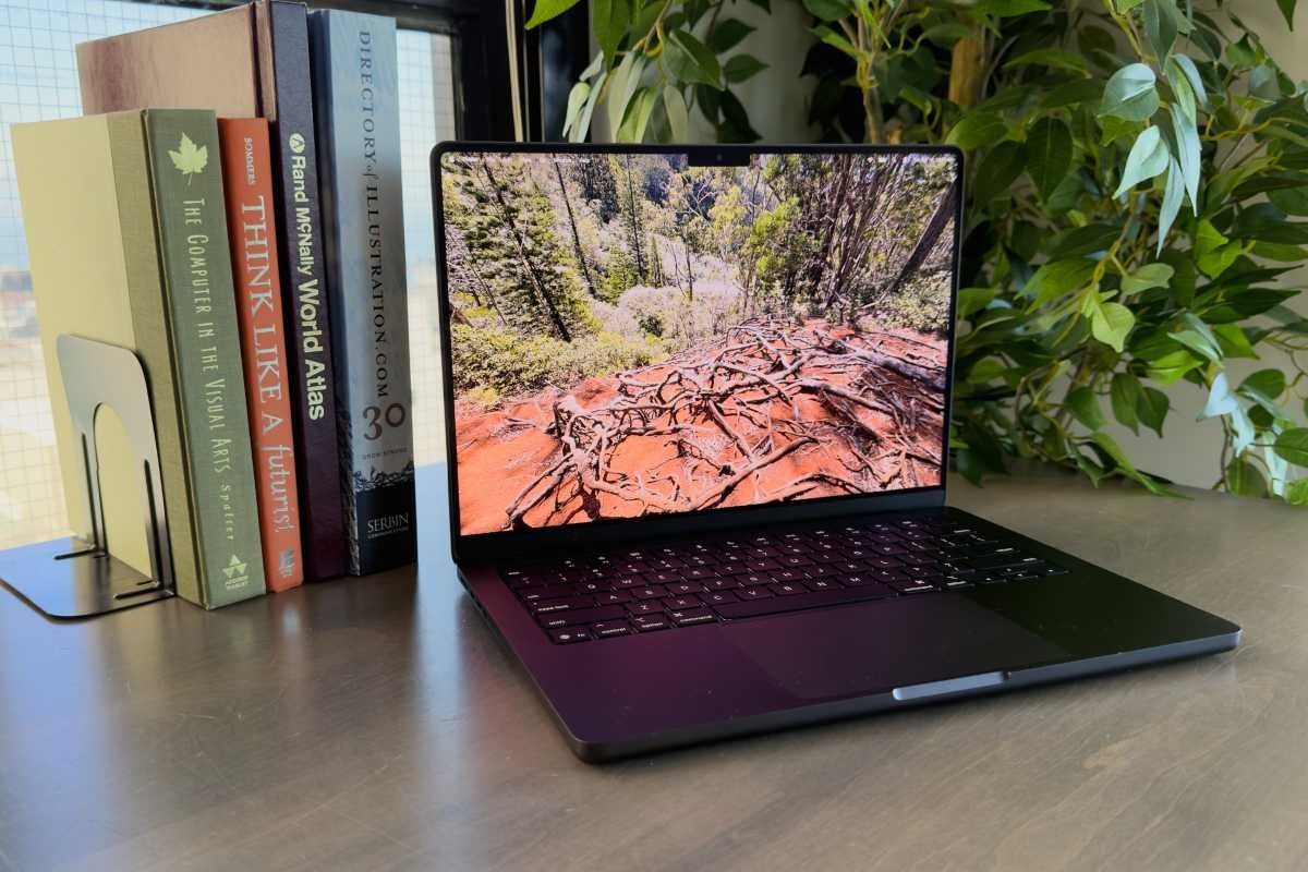 MacBook Pro M5 mới chỉ có phiên bản 14 inch