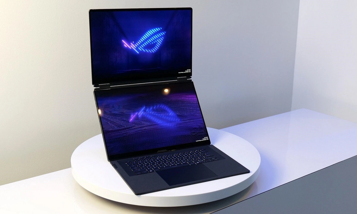 ASUS ROG Zephyrus Duo tại CES 2026