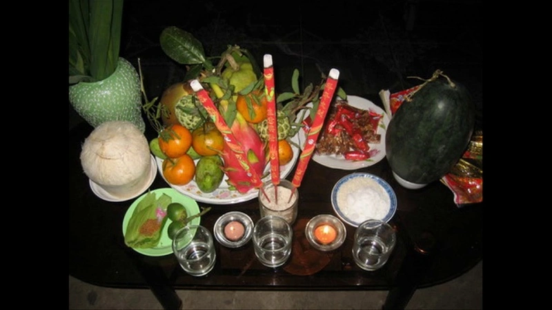 Mâm cúng giao thừa ngoài trời