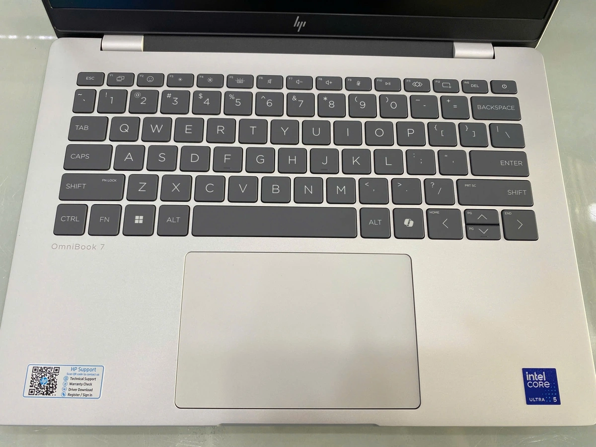 Bàn phím và touchpad đem lại cảm giác thoải mái