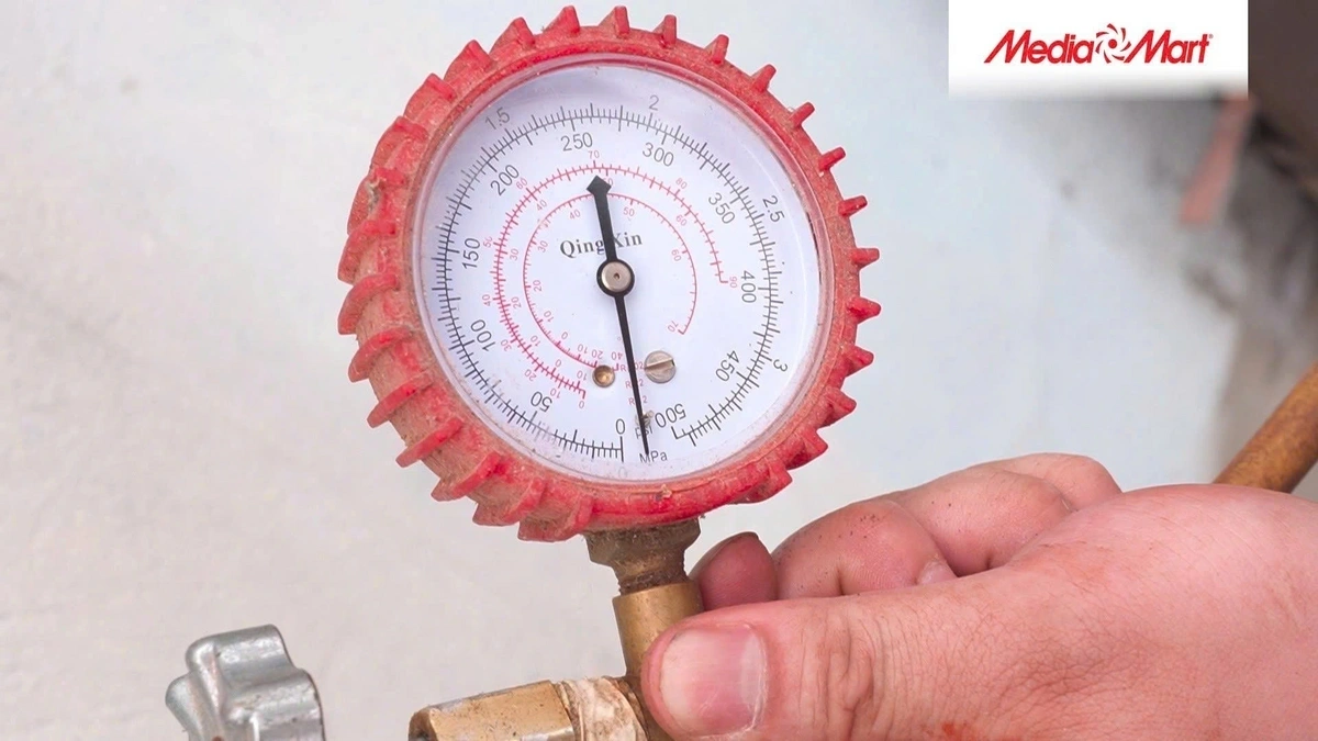 Hút chân không và nạp gas