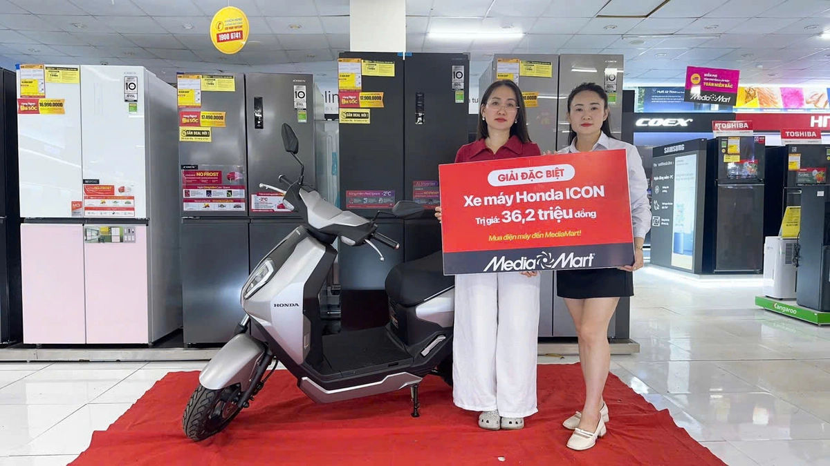 MediaMart trao thưởng xe máy điện Honda Icon e cho khách hàng may mắn
