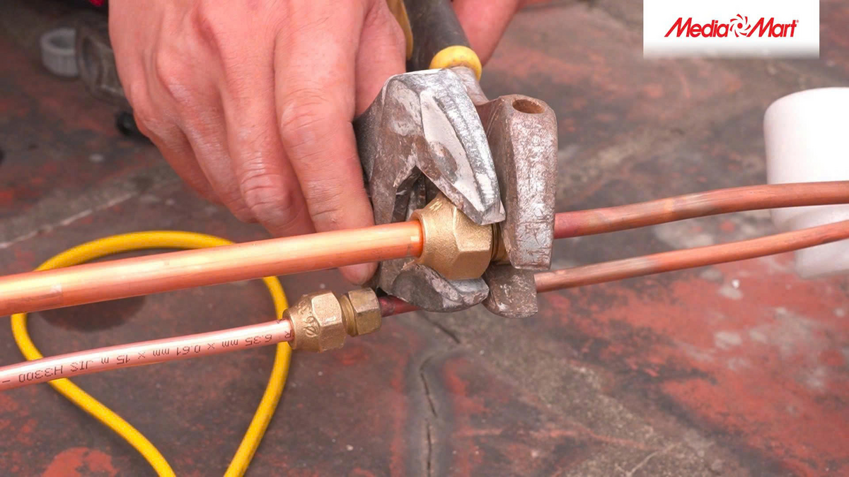 Siết 2 đầu ống với nhau