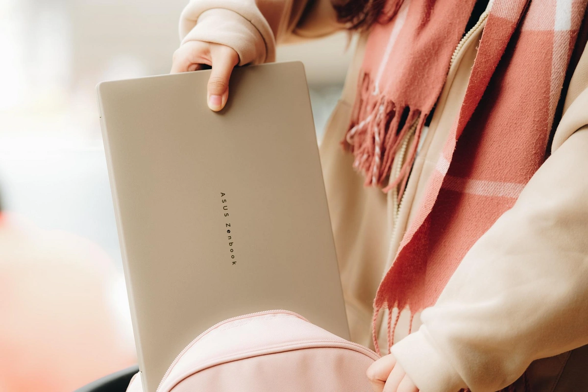 Vì sao laptop Snapdragon thường mỏng nhẹ hơn?
