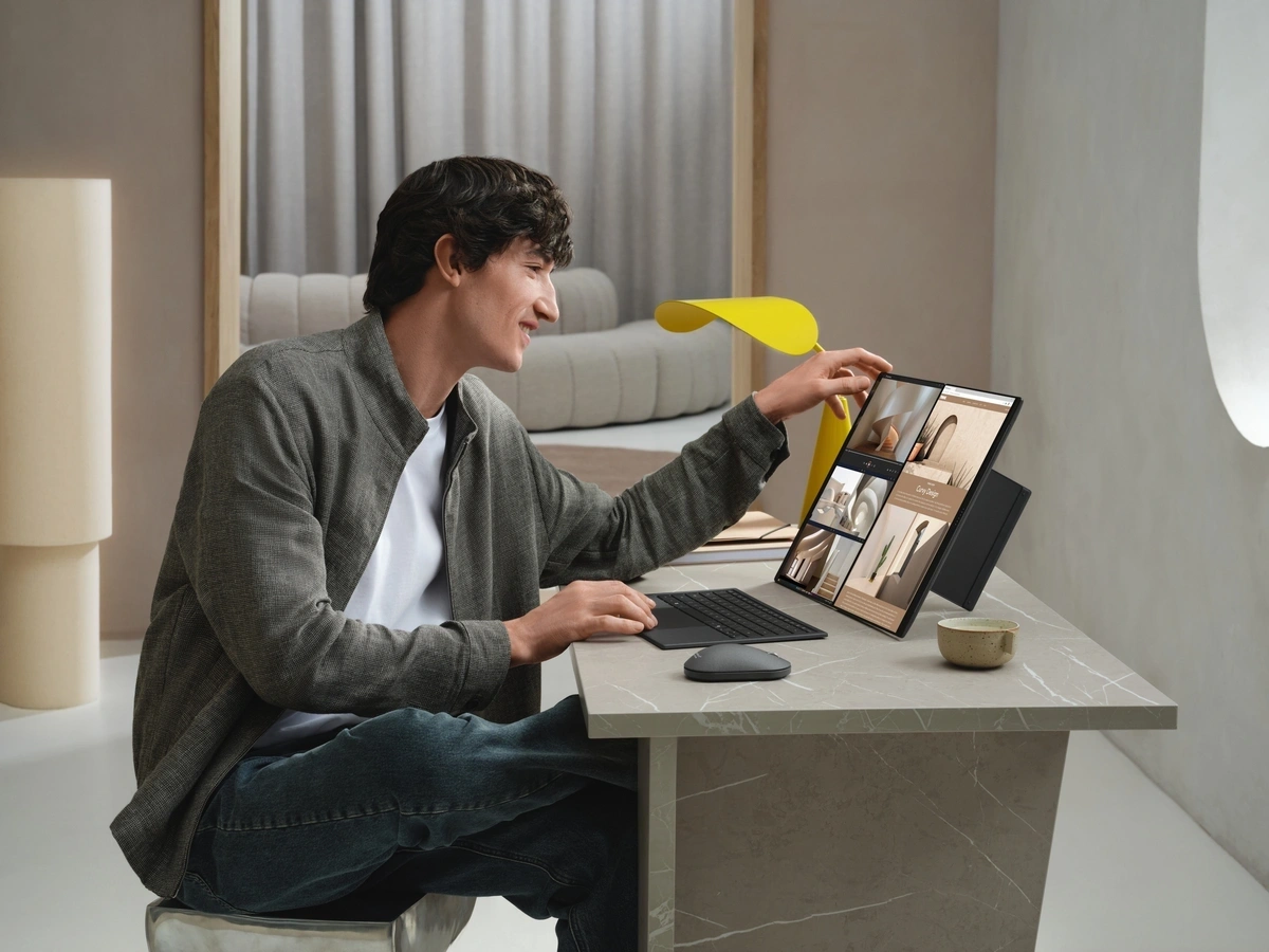 Zenbook DUO UX8407AA có hệ thống pin kép 99Wh