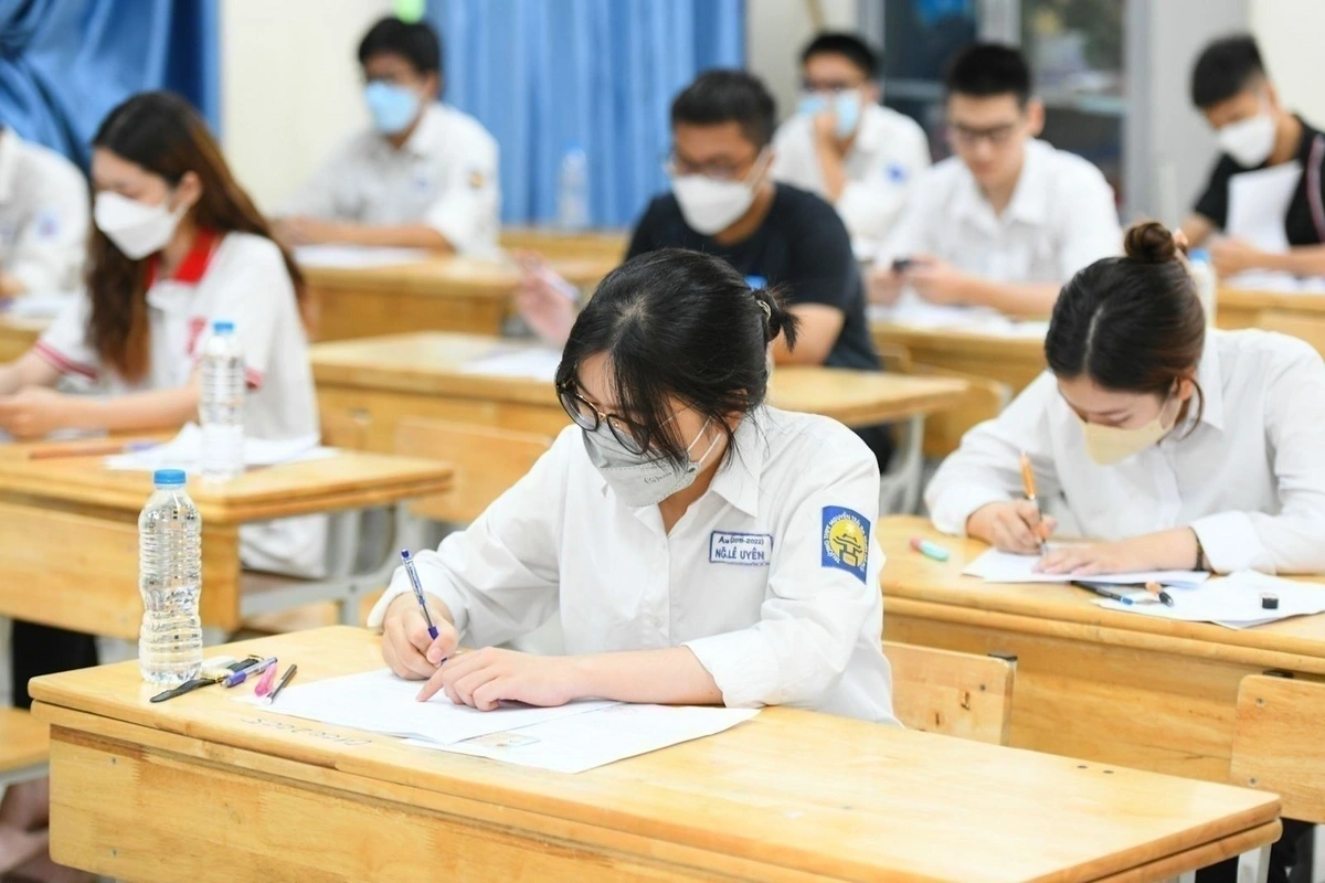 Tổ hợp môn xét tuyển đại học phải chứa Toán hoặc Văn