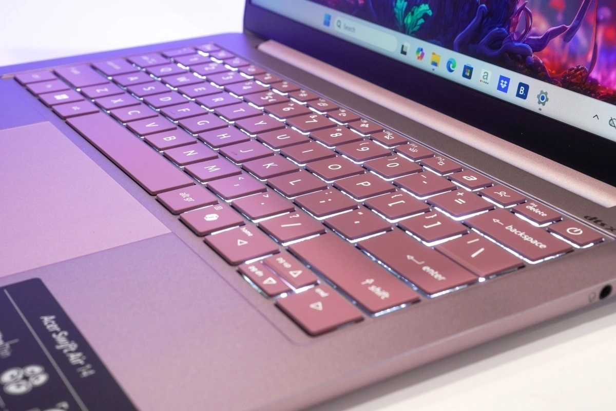 Giá bán Laptop Acer Swift Air 14 (SFA-I31)