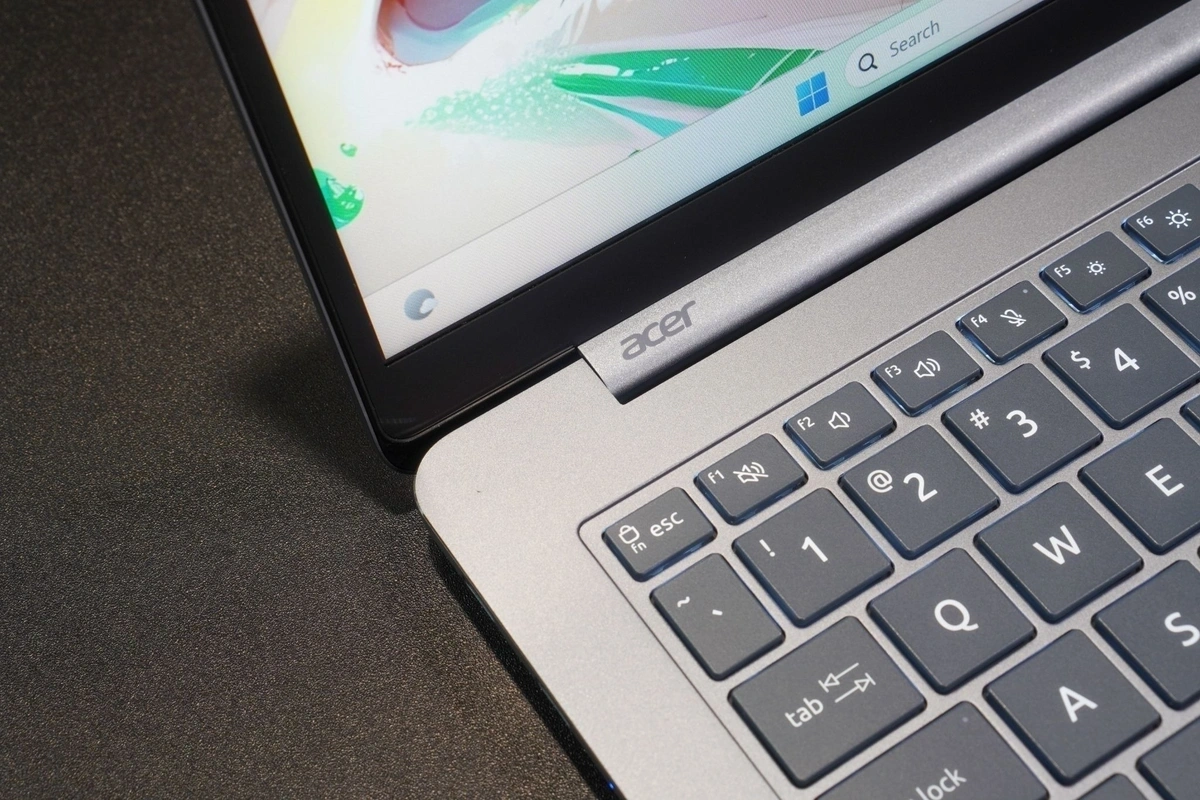 Giá bán Laptop Acer Swift Air 14 (SFA-I31)