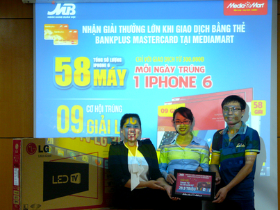 Chúc mừng khách hàng thứ 3 đã trúng giải Smart TV LG 55 inch - Tuần 3 CT 