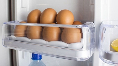 Bạn nghĩ mình sáng suốt khi cất trứng ở vị trí này trong tủ lạnh nhưng thật ra là sai bét nhè, đổi ngay trước khi trứng hỏng hàng loạt