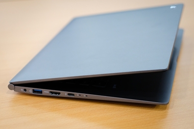 LG Gram 14 - laptop siêu mỏng nhẹ, pin lâu