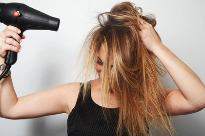 Máy sấy tóc có mùi khét: Nguyên nhân và cách khắc phục