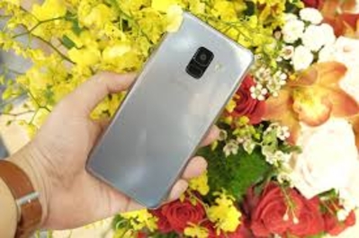 Samsung Galaxy A8, 'anh cả' phân khúc điện thoại di động cận cao cấp