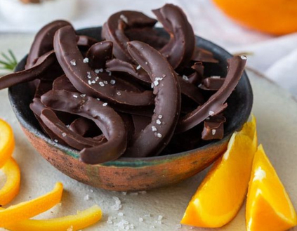 Trổ tài làm mứt vỏ cam nhúng chocolate theo công thức người Pháp