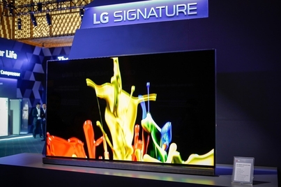 TV LG OLED mỏng 3 mm về VN với giá 169 triệu đồng