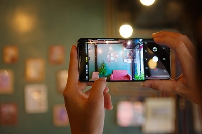 Với Galaxy S9 chỉ cần giơ máy lên và chụp, ảnh bao đẹp